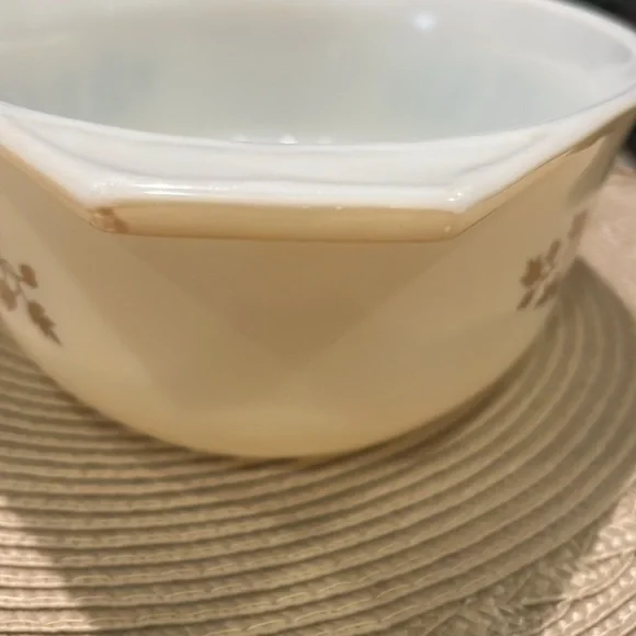 Pyrex Golden Acorn Casserole Dish and Lid - Picture 4 of 11